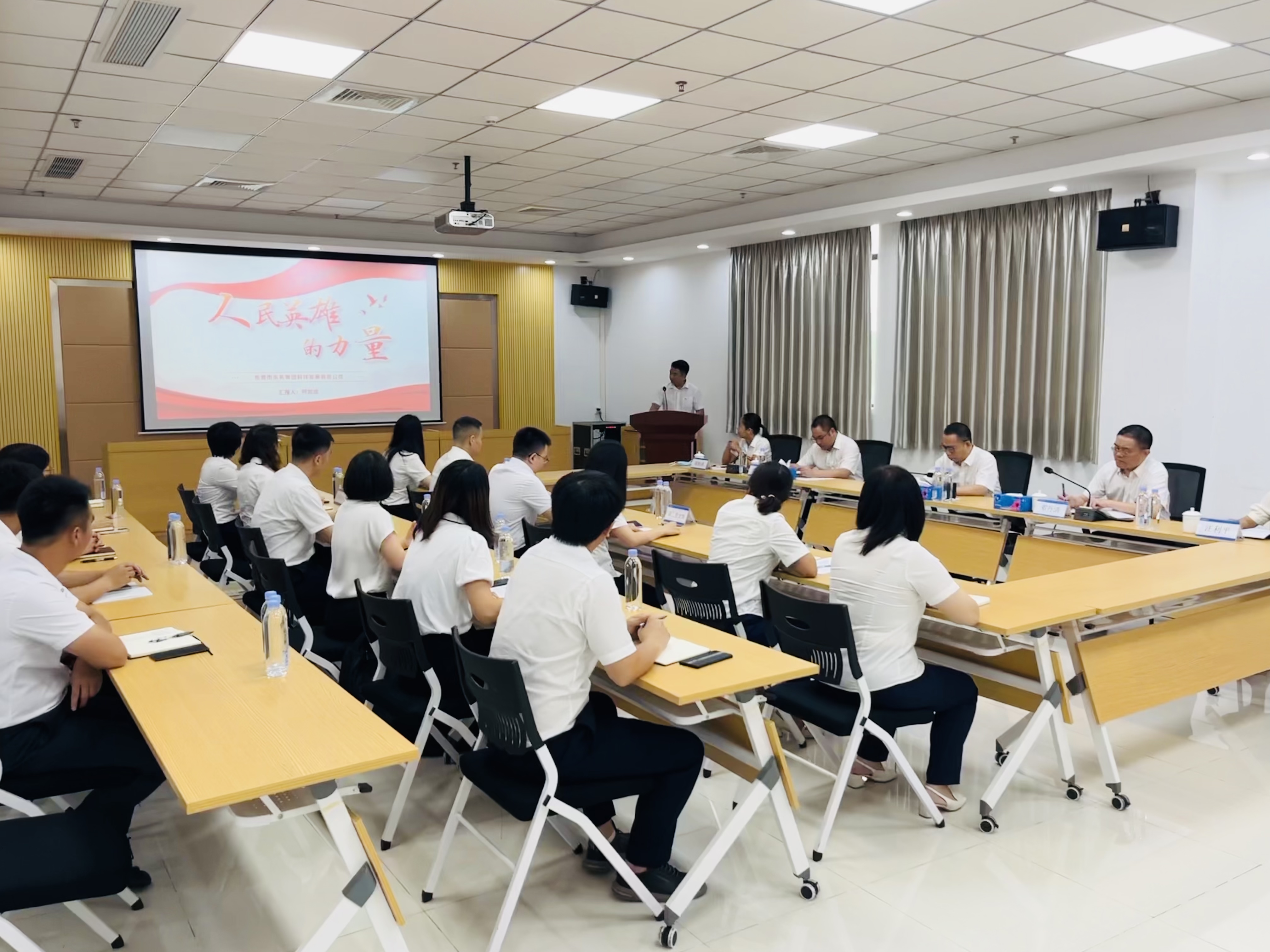 三、专题学些科技公司(何加成) (2).jpg 三、专题学些科技公司(何加成) (2).jpg