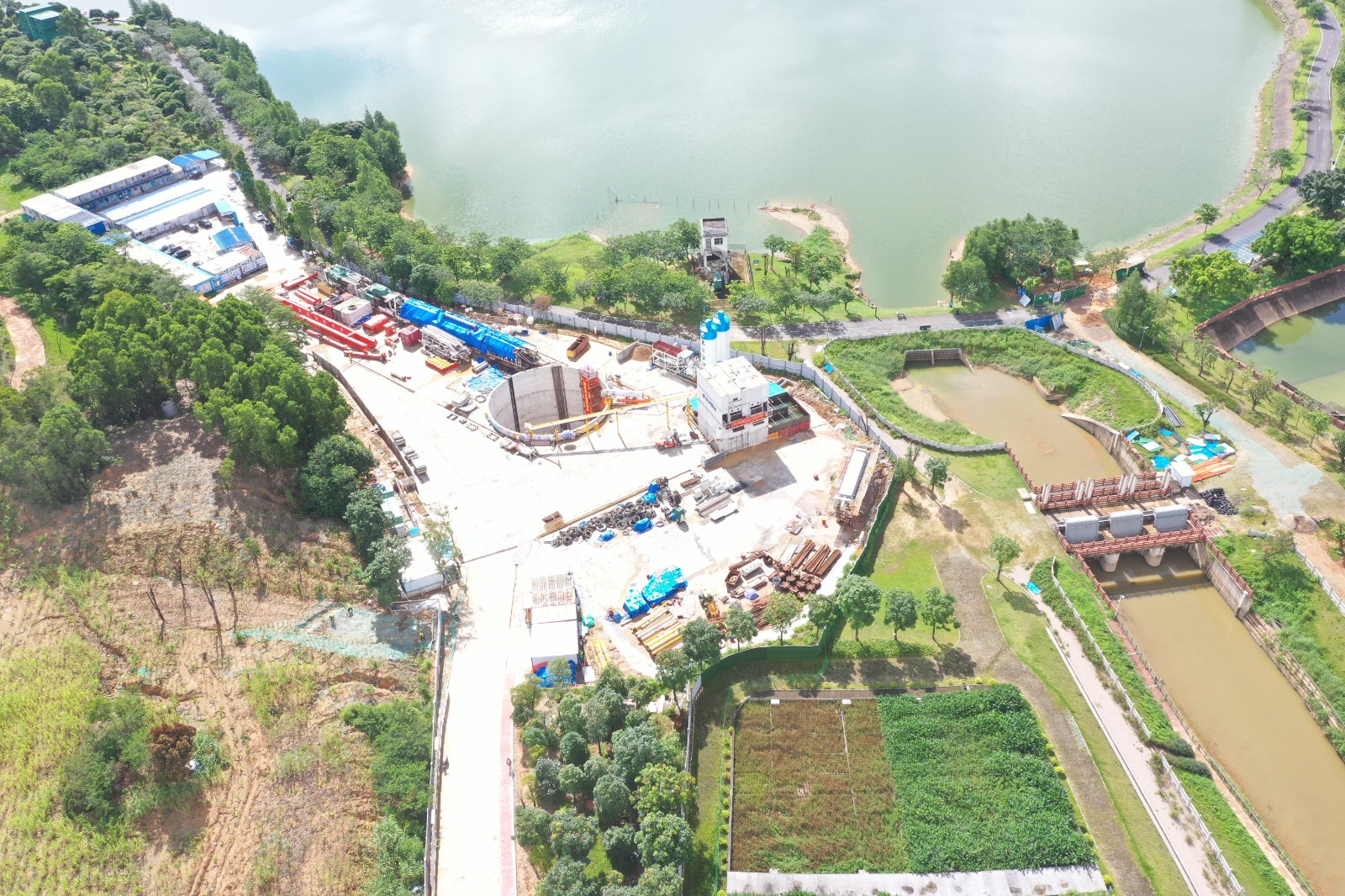 江库联网原水绕松木山水库段原水管道工程(主体段)第二标段R5工作井盾构机施工现场.jpg 江库联网原水绕松木山水库段原水管道工程(主体段)第二标段R5工作井盾构机施工现场.jpg