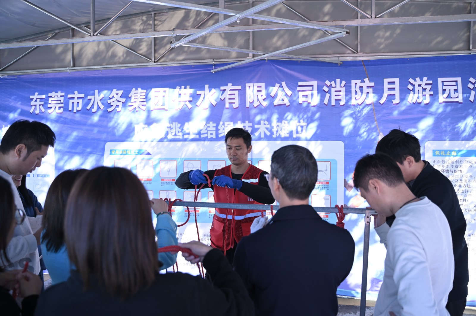 开展消防月游园活动 (4).JPG