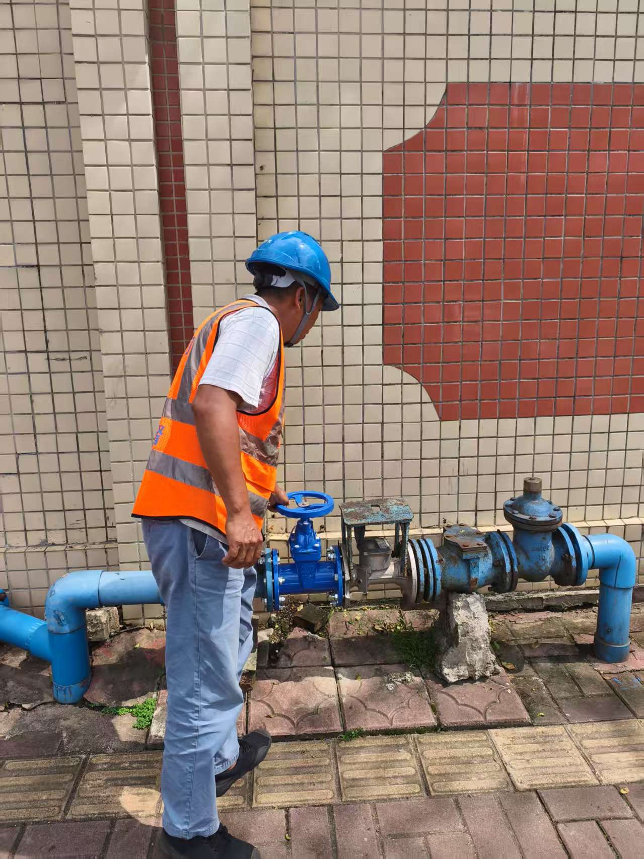 虎门中学阀门检查.jpg 虎门中学阀门检查.jpg