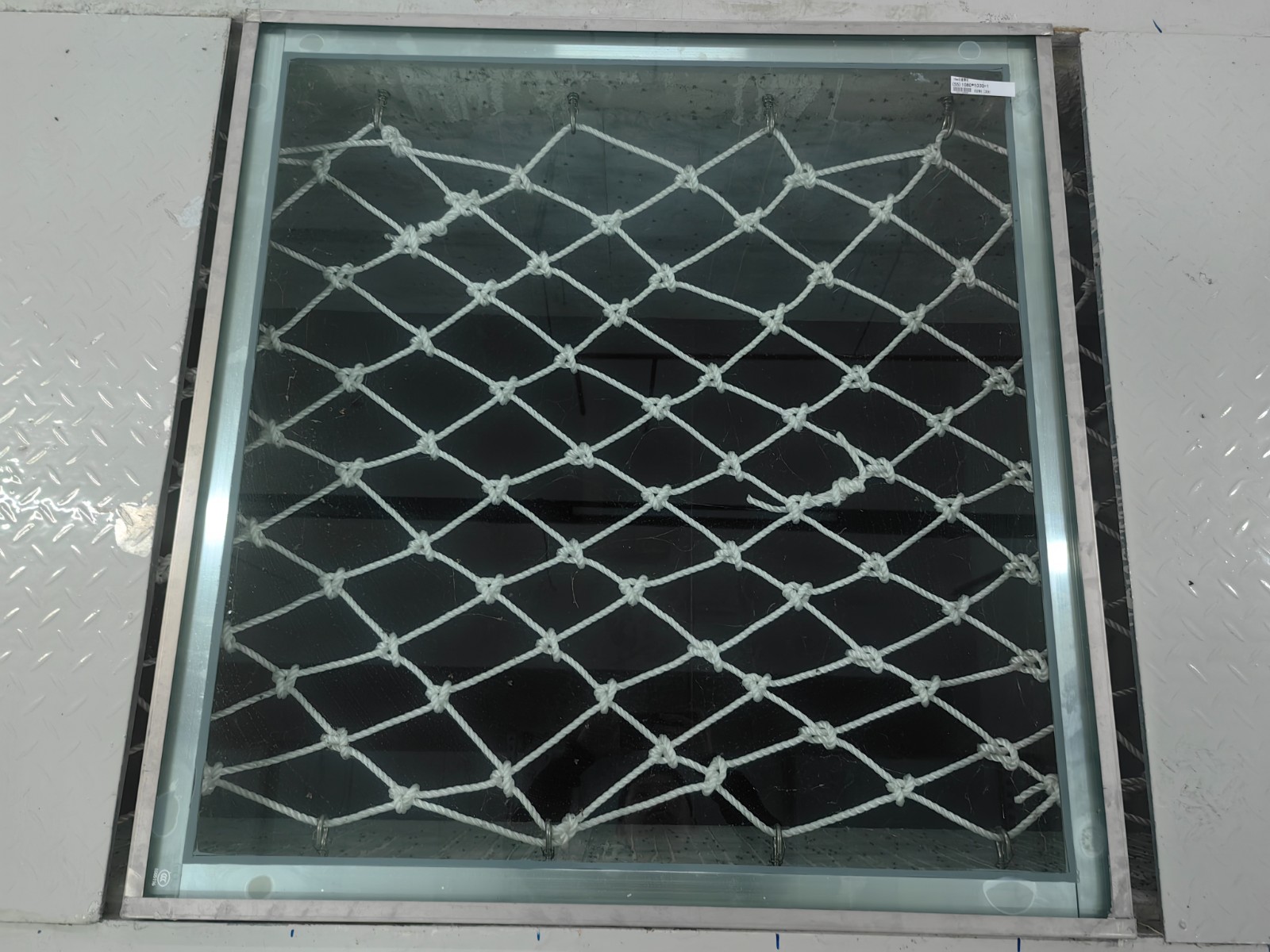观察口增加防坠网.jpg 观察口增加防坠网.jpg