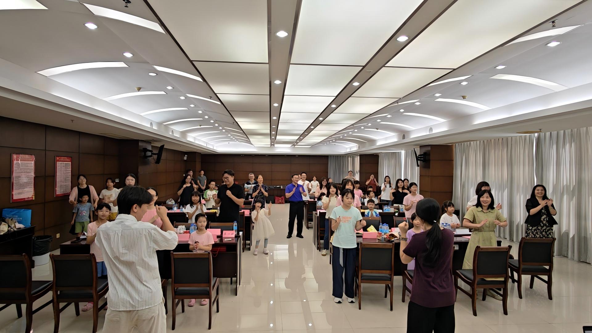 东莞市桃花视频
供水有限公司“看见彼此,镜映成长”亲子心理关爱活动1.jpg